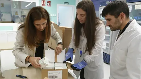 As vacinas chegaron onte a Santiago, onde se almacenar&aacute;n ata o inicio da campa&ntilde;a.