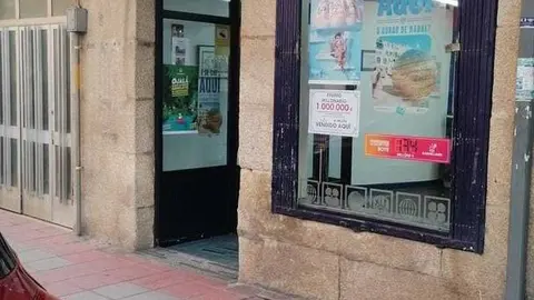 La administraci&oacute;n de loter&iacute;as n&uacute;mero 2 de Ver&iacute;n, ubicada en la avenida de Portugal.