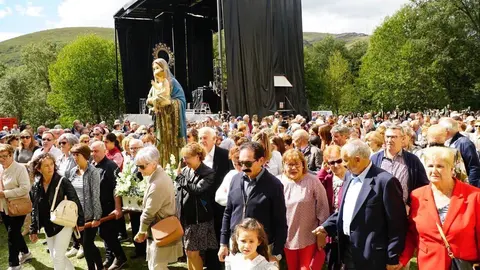 La Virgen de la Tuiza moviliz&oacute; a un gran n&uacute;mero de fieles en Lubi&aacute;n. | FOTO: Iv&aacute;n Iglesias.