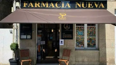 Farmacia da r&uacute;a Lisa de Ver&iacute;n.