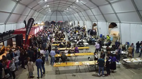 As&iacute; estaba la carpa de la Festa da Cervexa a las 22:00 horas de este s&aacute;bado. | FOTO: Pepe N&uacute;&ntilde;ez.