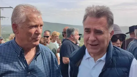 A la derecha, Jos&eacute; Mar&iacute;a Ayuso, gerente de vi&ntilde;edos de Gonz&aacute;lez Byass.