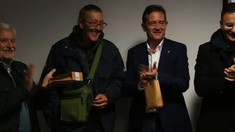 Jos&eacute; Feij&oacute;o e Francisco Armando Veiga Romero, os dous galardoados coa Casta&ntilde;a de Ouro nesta XXVII edici&oacute;n da Festa da Casta&ntilde;a do Ri&oacute;s. | FOTOS: Jainer Barros.
