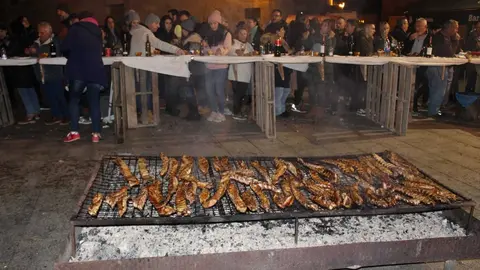 Unha das grellas instaladas na Praza do Cruceiro de Vilardev&oacute;s. | FOTO: Jainer Barros.