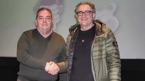 Gerardo Seoane, alcalde de Ver&iacute;n, e Antonio Justo, xerente da Fundaci&oacute;n Dentalnova. | FOTO: Jainer Barros.