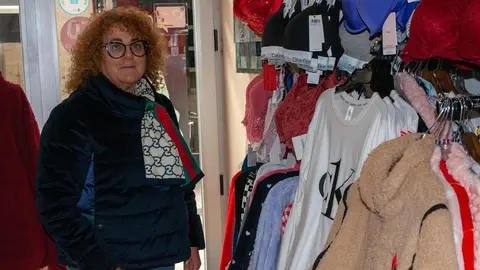 Beny &eacute; a propietaria de Lencer&iacute;a Glamour, ubicada na r&uacute;a Montemaior de Ver&iacute;n. | FOTO: Jainer Barros.