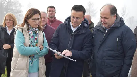 A alcaldesa de O&iacute;mbra, Ana Mar&iacute;a Villarino, co conselleiro de Medio Rural, Jos&eacute; Gonz&aacute;lez.