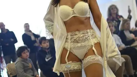 El desfile en ropa interior fue uno de los m&aacute;s aclamados por el p&uacute;blico. | FOTO: Noelia Caseiro.