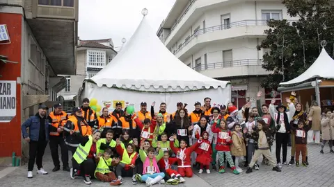 Voluntarios de Protecci&oacute;n Civil, organizaci&oacute;n y participantes de la primera Carrera Solidaria de Navidad en Ver&iacute;n. | FOTO: Jainer Barros.