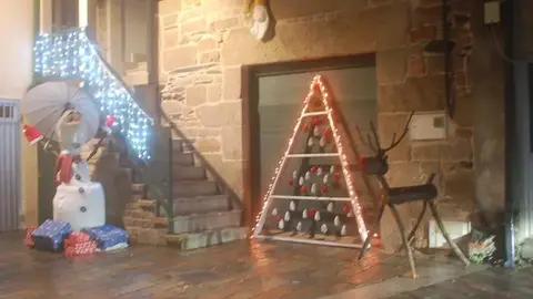Fachada ga&ntilde;adora do concurso "Fachadas e balc&oacute;ns Navide&ntilde;os" da Gudi&ntilde;a o pasado ano. | FOTO: Concello A Gudi&ntilde;a.