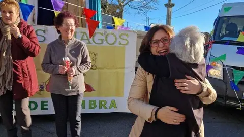 Nenos e non tan nenos mostraron o seu afecto &aacute;s s&uacute;as maxestades e tam&eacute;n &aacute; rexedora Ana Mar&iacute;a Villarino.