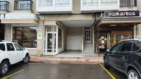 Fachada de la carnicer&iacute;a asaltada, en la Praza da Alameda, 2, de Ver&iacute;n. | FOTO: Xos&eacute; Lois Colmenero.