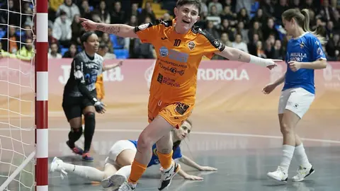 Ant&iacute;a P&eacute;rez marcou o primeiro gol para o seu equipo. | FOTO: RFEF Futsal.