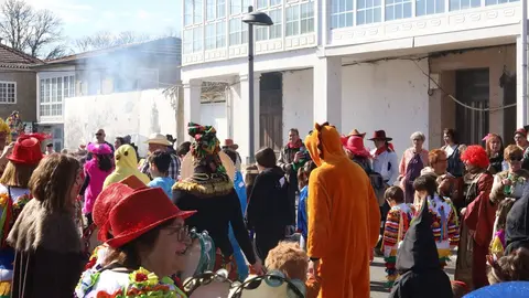 M&uacute;sica tradicional amenizaba esta ma&ntilde;ana de Entroido en Ri&oacute;s. | FOTO: Anabel G. Sim&oacute;n