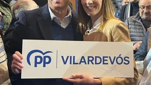 Alfonso Rueda, presidente da Xunta de Galicia, con Adriana &Aacute;lvarez, candidata a revalidar a alcald&iacute;a de Vilardev&oacute;s polo PP. | FOTO: Iv&aacute;n Iglesias.