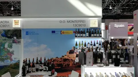Expositor de la D.O. Monterrei en la feria Powein de 2022.