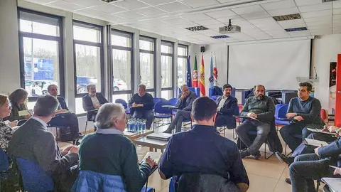Reuni&oacute;n na que se constituiu a comisi&oacute;n de seguimento na conca do T&aacute;mega.
