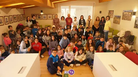 Los participantes del pleno con la alcaldesa, Ana Villarino. | FOTO: Noelia Caseiro.