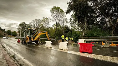 Obras en el tramo Pazos-Ver&iacute;n. | FOTO: Anabel G. Sim&oacute;n.