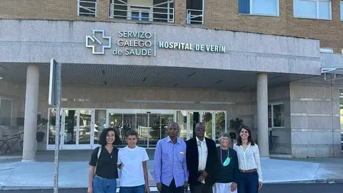 Os dous profesionais coas doutoras Ana Pastor -segunda pola esquerda da imaxe-, a directora de distrito Guillermina Agulla -segunda pola dereita da imaxe-, a cirurxana Marta Maes (&aacute; dereita) e &aacute; esquerda a Coordinadora do Proxecto de cooperaci&oacute;n, Alicia Raya (Fundaci&oacute;n CSEI).