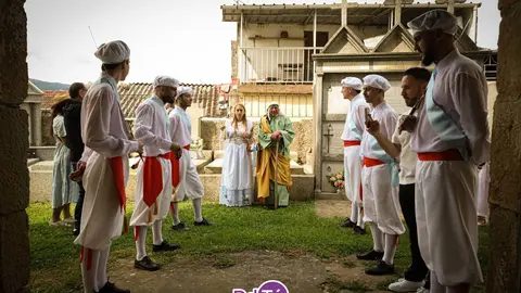 Eva, Ad&aacute;n y los danzantes. | FOTO: Anabel G. Sim&oacute;n.