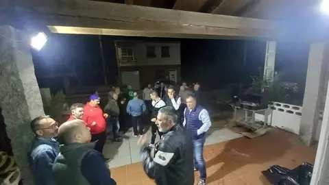 Foto de la celebraci&oacute;n dentro del Centro de Interpretaci&oacute;n do Vi&ntilde;o en Villaza, enviada a la Junta Electoral.