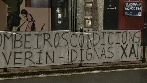 Cartel de protesta colocado en Ver&iacute;n. | FOTO: Cedida.