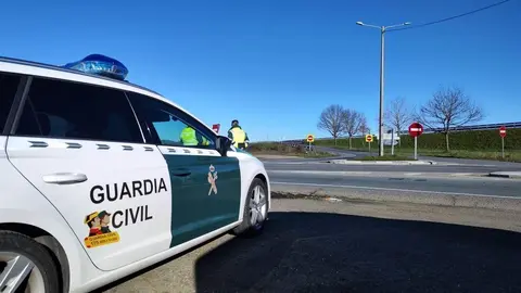 Veh&iacute;culo de una patrulla de la Guardia Civil.