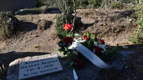a pasionaria de viana, placa Anuncia Casado  (FILEminimizer)