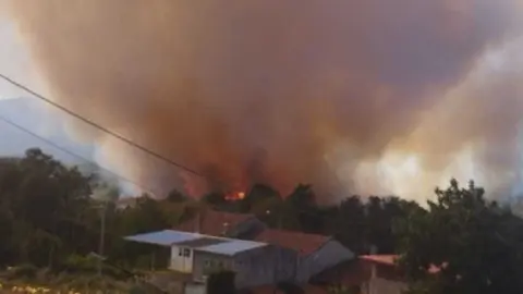 El fuego de Vilamaior se origin&oacute; poco despu&eacute;s de las 17:00 horas. | FOTO: Cedida.