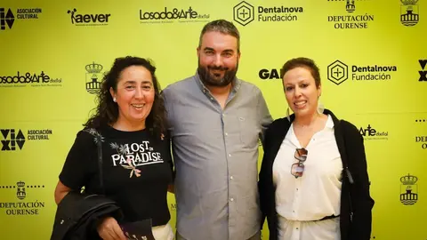 Carmen Sola, Felipe Vieira y Bel&eacute;n Cort&eacute;s, en el photocall del auditorio.