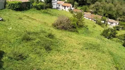 Finca na que os socialistas propo&ntilde;en crear o aparcadoiro.
