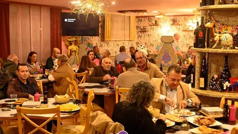 Todos los salones disponibles se llenaron este viernes de clientes y amigos de Jos&eacute; Manuel Barrio. | FOTO: Noelia Caseiro.