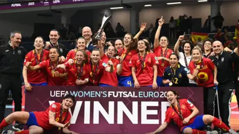 espa&ntilde;a futsal campiona 2023 03 - foto UEFA.jpg