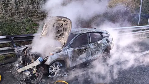accidente A52 Ri&oacute;s incendio coche 20231123