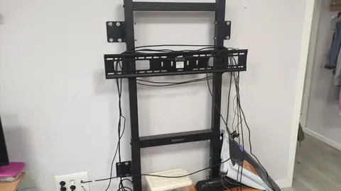 Lugar en el que estaba instalada una de las pantallas interactivas de la escuela unitaria de Vences.