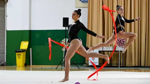 En esta edici&oacute;n, la gala de Gimnasia R&iacute;tmica se celebr&oacute; en el pabell&oacute;n polideportivo. | FOTO: Noelia Caseiro.