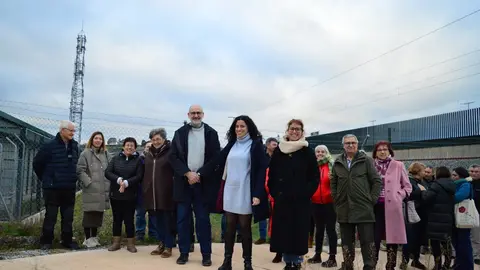 Noa Presas, cabeza de lista do BNG por Ourense ao Parlamento de Galicia, con ed&iacute;s e simpatizantes, na estaci&oacute;n da Gudi&ntilde;a.