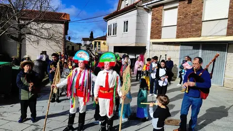 Entroido 2024 Vilardev&oacute;s, desfile luns (1)