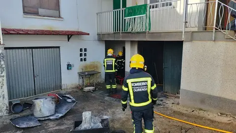 20240315 incendio urbano vilari&ntilde;o da touza, ri&oacute;s 02