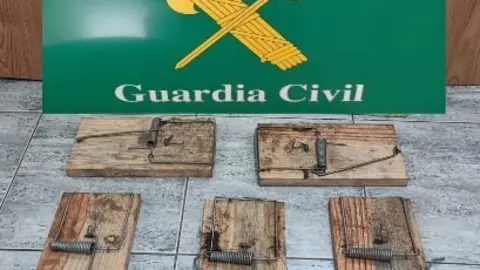 Las trampas incautadas por los agentes del Seprona. | FOTO: Guardia Civil.