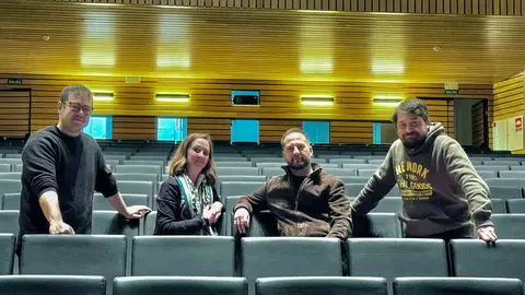 Carlos Montero -tercero por la izquierda-, director del FIC, y &Aacute;lex Nieves -primero-, responsable de Producci&oacute;n, tras el encuentro con los responsables del festival Entre Curtas de Chaves: Pedro Freitas (director) y Alexandra Martins. (presidenta do TEF)