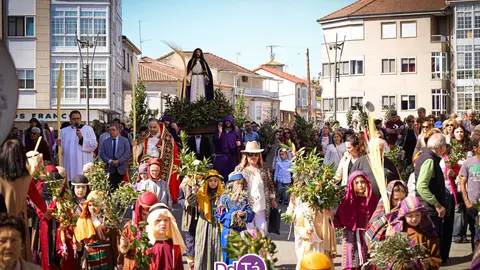 La procesi&oacute;n de Ramos, entrando en la calle Mayor de Ver&iacute;n, desde San L&aacute;zaro. | FOTO: Anabel G. Sim&oacute;n.