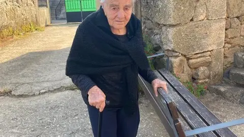 Isabel Gamote, cerca de la que fue su casa, en A Bemposta.