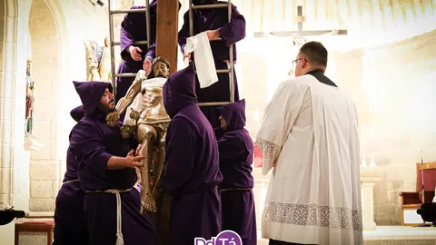 Descendimiento de Jes&uacute;s tras el desenclavo. | FOTO: Anabel G. Sim&oacute;n.