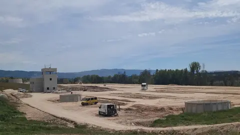 Trabajos en la base a&eacute;rea que se construye en territorio de Ver&iacute;n y O&iacute;mbra. | FOTO: Xos&eacute; Lois Colmenero.