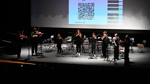O concerto dos limi&aacute;ns abriuse cunha co&ntilde;ecida peza do prol&iacute;fico Mozart. | FOTO: Noelia Caseiro.