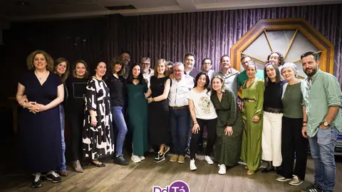 La foto de parte de la familia que se uni&oacute; antes de los 80. | FOTO: Anabel G. Sim&oacute;n.