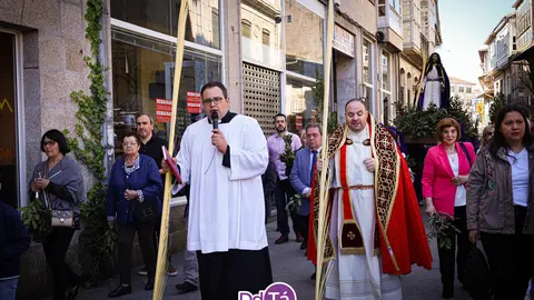 Jos&eacute; Antonio Rodr&iacute;guez, micr&oacute;fono en mano, en la procesi&oacute;n de San L&aacute;zaro de este a&ntilde;o. | FOTO: Anabel G. Sim&oacute;n.