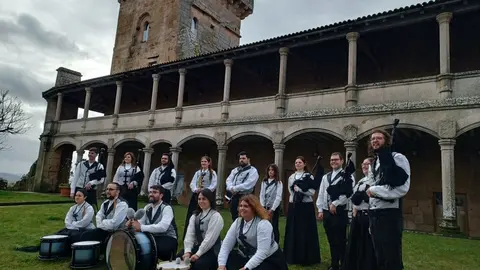 202312 Banda de Gaitas Nova Era no castelo de Monterrei